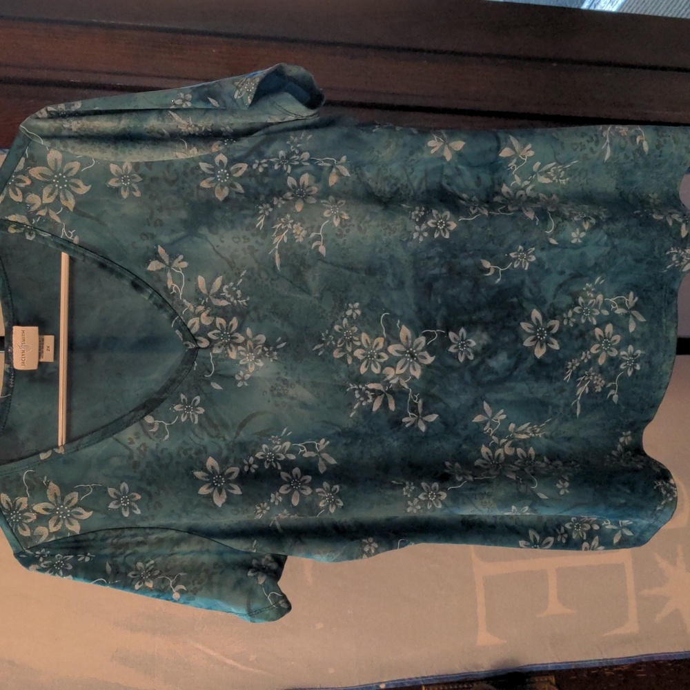 Jaclyn Smith, sparkling, flowers, top. Never worn. Says 2X but smaller.